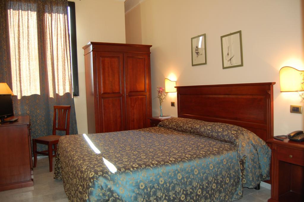 Hotel Astor Florenţa Exterior foto